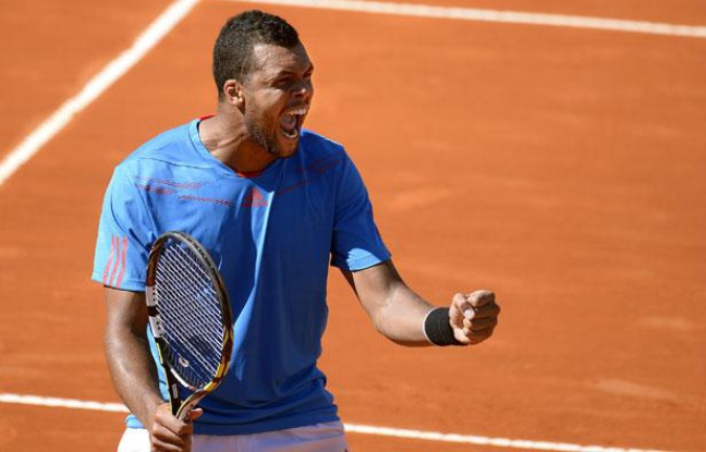 Le Français Jo-Wilfried Tsonga lors de sa victoire contre Berlocq, en quart de finale de la Coupe Davis, le vendredi 5 avril 2013, à Buenos Aires. Le Français Jo-Wilfried Tsonga lors de sa victoire contre Berlocq, en quart de finale de la Coupe Davis, le vendredi 5 avril 2013, à Buenos Aires.