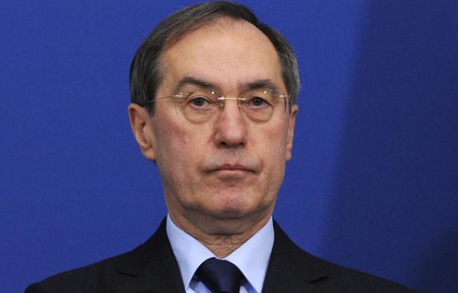 Le ministre de l'Intérieur, Claude Guéant, le 2 décembre 2011, au ministère de l'Intérieur, à Paris. Le ministre de l'Intérieur, Claude Guéant, le 2 décembre 2011, au ministère de l'Intérieur, à Paris.