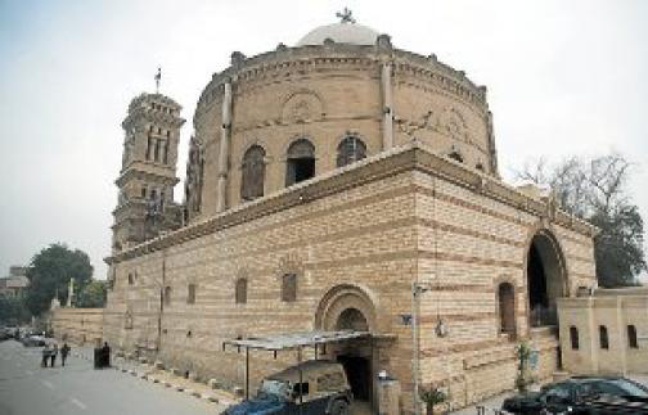 Les coptes craignent que les tensions entre chrétiens et musulmans ne remontent après la victoire de Mohammed Morsi à la présidentielle, dimanche (ici, l'église Saint-Jean, au Caire). Les coptes craignent que les tensions entre chrétiens et musulmans ne remontent après la victoire de Mohammed Morsi à la présidentielle, dimanche (ici, l'église Saint-Jean, au Caire).