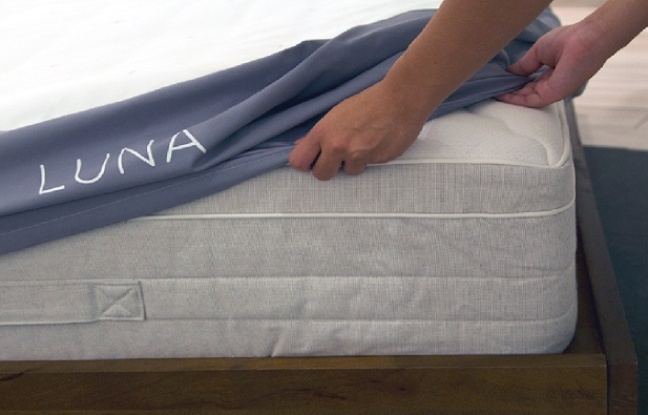 Le drap-housse «inteligent» de Luna. Le drap-housse «inteligent» de Luna.
