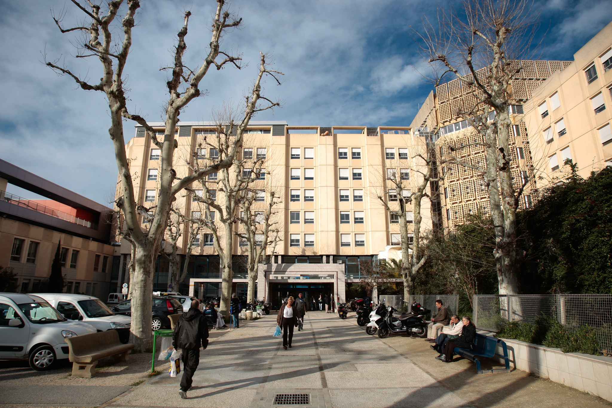 Marseille Une alerte à la bombe contraint 44 femmes à quitter la maternité Marseille Une alerte à la bombe contraint 44 femmes à quitter la maternité