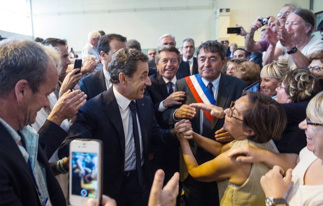 Nicolas Sarkozy auprès de ses militants lors de la campagne pour les élections régionales. Nicolas Sarkozy auprès de ses militants lors de la campagne pour les élections régionales.