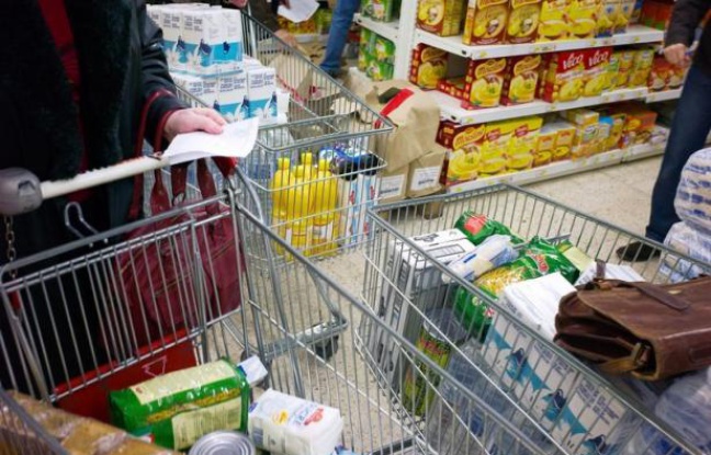 Après une accalmie en 2010, le panier moyen des consommateurs a grimpé de 4,4% en 2011 avec la flambée de certains produits comme les jus de fruits, selon l'Observatoire annuel des prix de Familles rurales, publié mardi par La Croix. Après une accalmie en 2010, le panier moyen des consommateurs a grimpé de 4,4% en 2011 avec la flambée de certains produits comme les jus de fruits, selon l'Observatoire annuel des prix de Familles rurales, publié mardi par La Croix.