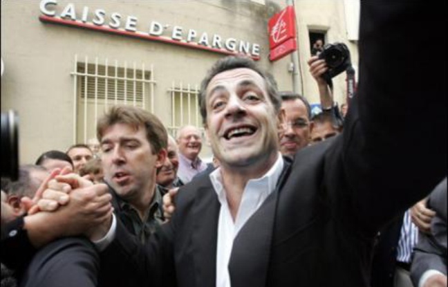 Nicolas Sarkozy a vanté samedi à Châteauneuf-du-Pape (Vaucluse) la "laïcité à la française", en citant l'ancien président socialiste François Mitterrand qui "prenait soin" de poser devant un clocher d'église sur ses affiches électorales. Nicolas Sarkozy a vanté samedi à Châteauneuf-du-Pape (Vaucluse) la "laïcité à la française", en citant l'ancien président socialiste François Mitterrand qui "prenait soin" de poser devant un clocher d'église sur ses affiches électorales.