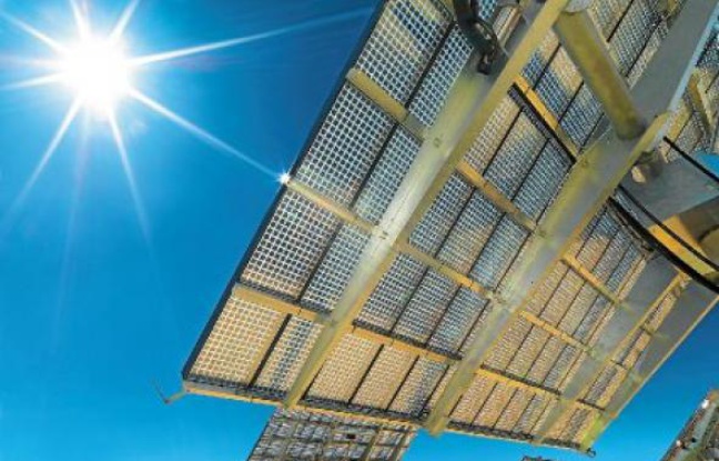 Soitec équipe des fermes solaires. Soitec équipe des fermes solaires.