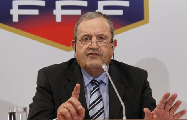 Fernand Duchaussoy, le président de la FFF, le 23 juillet 2010, à Paris. Fernand Duchaussoy, le président de la FFF, le 23 juillet 2010, à Paris.