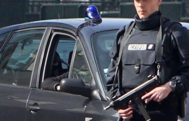 Une semaine après la tuerie de l'école juive, qui a fait 4 morts dont trois enfants, à Toulouse, l'affaire Merah entre dans sa phase proprement juridique au lendemain de la mise en examen d'Abdelkader, frère aîné du "tueur au scooter", et personnage clef de l'enquête. Une semaine après la tuerie de l'école juive, qui a fait 4 morts dont trois enfants, à Toulouse, l'affaire Merah entre dans sa phase proprement juridique au lendemain de la mise en examen d'Abdelkader, frère aîné du "tueur au scooter", et personnage clef de l'enquête.