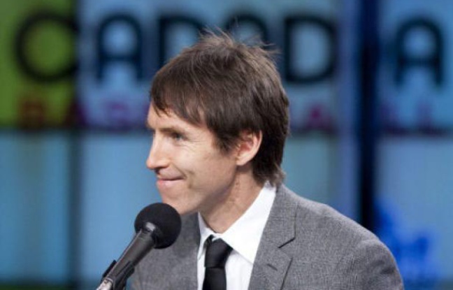 Steve Nash en conférence de presse à Toronto Steve Nash en conférence de presse à Toronto
