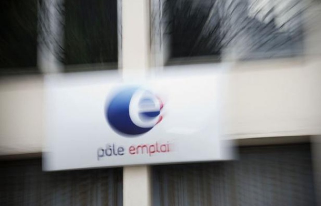 Le taux de chômage en France a continué à augmenter au deuxième trimestre 2012 par rapport au trimestre précédent, atteignant 9,7% de la population active en métropole (+0,1) et 10,2% avec les départements d'Outre-mer, a annoncé l'institut des statistiques (Insee) jeudi. Le taux de chômage en France a continué à augmenter au deuxième trimestre 2012 par rapport au trimestre précédent, atteignant 9,7% de la population active en métropole (+0,1) et 10,2% avec les départements d'Outre-mer, a annoncé l'institut des statistiques (Insee) jeudi.