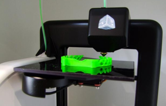 Cubify, une imprimante 3D grand-public de 3D Systems. Cubify, une imprimante 3D grand-public de 3D Systems.
