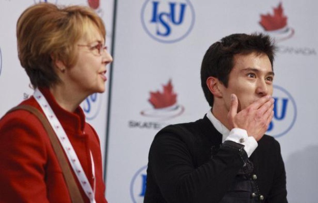 Le Canadien Patrick Chan, qui a conservé son titre de champion du monde fin mars, a perdu son entraîneur Christy Krall, l'Américaine qui l'a aidé à améliorer son quadruple saut, mais compte cultiver davantage le côté artistique de son patinage, a-t-il déclaré jeudi Le Canadien Patrick Chan, qui a conservé son titre de champion du monde fin mars, a perdu son entraîneur Christy Krall, l'Américaine qui l'a aidé à améliorer son quadruple saut, mais compte cultiver davantage le côté artistique de son patinage, a-t-il déclaré jeudi