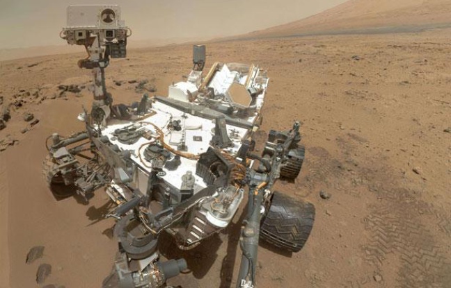 Auto-portrait du robot Curiosity, sur Mars depuis le 6 août 2012. Auto-portrait du robot Curiosity, sur Mars depuis le 6 août 2012.