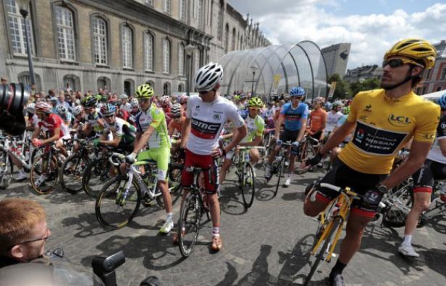 Les 198 coureurs du Tour de France ont pris dimanche vers 12H35 le départ de la première étape de l'édition 2012 longue de 198 kilomètres entre Liège et Seraing (Belgique) par un temps ensoleillé. Les 198 coureurs du Tour de France ont pris dimanche vers 12H35 le départ de la première étape de l'édition 2012 longue de 198 kilomètres entre Liège et Seraing (Belgique) par un temps ensoleillé.