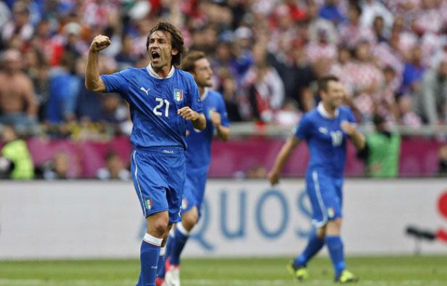 Andrea Pirlo après son but contre la Croatie à l'Euro, à Poznan, le 14 juin 2012. Andrea Pirlo après son but contre la Croatie à l'Euro, à Poznan, le 14 juin 2012.