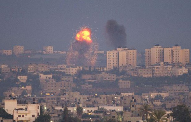 Explosion à la suite d'un tir israélien dans le nord de la bande de Gaza, le 15 novembre 2012. Explosion à la suite d'un tir israélien dans le nord de la bande de Gaza, le 15 novembre 2012.