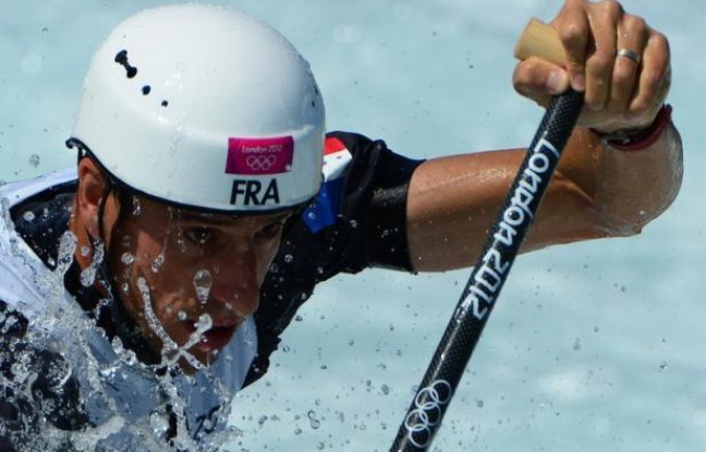 Le double champion olympique Tony Estanguet s'est qualifié pour les demi-finales de canoë monoplace (C1) de slalom des JO de Londres, dimanche sur le bassin de la Lee Valley. Le double champion olympique Tony Estanguet s'est qualifié pour les demi-finales de canoë monoplace (C1) de slalom des JO de Londres, dimanche sur le bassin de la Lee Valley.