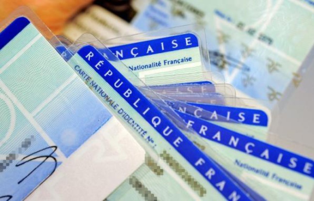 Le Parlement adoptera définitivement, mardi, par un vote de l'Assemblée, la proposition de loi visant à lutter contre les usurpations d'identité en instaurant un mégafichier des données biométriques de tous les Français, et dont les députés ont débattu fin février. Le Parlement adoptera définitivement, mardi, par un vote de l'Assemblée, la proposition de loi visant à lutter contre les usurpations d'identité en instaurant un mégafichier des données biométriques de tous les Français, et dont les députés ont débattu fin février.