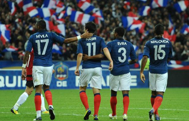 Yann Mvila, Samir Nasri, Patrice Evra et Florent Malouda (de g. à dr.), célèbrent le deuxième but de l'équipe de France contre l'Albanie, vendredi 7 octobre 2011, au Stade de France. Yann Mvila, Samir Nasri, Patrice Evra et Florent Malouda (de g. à dr.), célèbrent le deuxième but de l'équipe de France contre l'Albanie, vendredi 7 octobre 2011, au Stade de France.