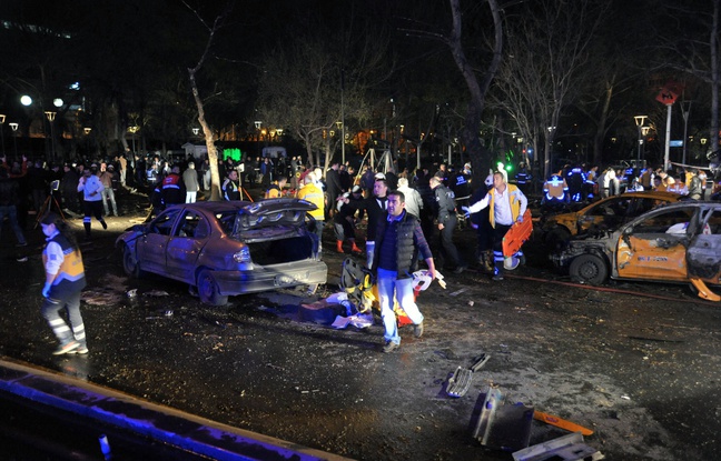 Le lieu de l'attentat-suicide qui a frappé Ankara, en Turquie, le 13 mars 2016. Le lieu de l'attentat-suicide qui a frappé Ankara, en Turquie, le 13 mars 2016.