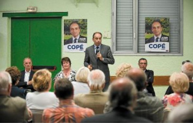 Jean-Francois Copé lors d'une réunion publique à la salle des fêtes de Trilport, à côté de Meaux. Jean-Francois Copé lors d'une réunion publique à la salle des fêtes de Trilport, à côté de Meaux.