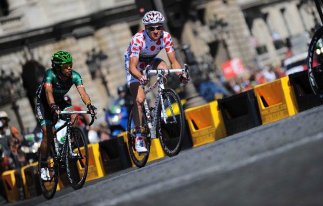 Thomas Voeckler avec le mallot à pois de meilleur grimpeur, le 20 juillet 2012 à Paris Thomas Voeckler avec le mallot à pois de meilleur grimpeur, le 20 juillet 2012 à Paris