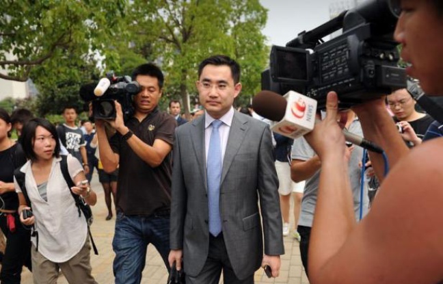 L'ancienne avocate chinoise Gu Kailai, épouse du dirigeant déchu Bo Xilai, a été condamnée à la peine de mort avec un sursis de deux ans pour l'assassinat d'un Britannique, une sentence qui sera très vraisemblablement commuée en prison à vie, a annoncé lundi un avocat. L'ancienne avocate chinoise Gu Kailai, épouse du dirigeant déchu Bo Xilai, a été condamnée à la peine de mort avec un sursis de deux ans pour l'assassinat d'un Britannique, une sentence qui sera très vraisemblablement commuée en prison à vie, a annoncé lundi un avocat.