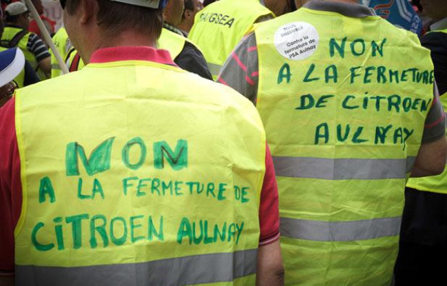Manifestation de salariés devant le siège parisien de PSA Peugeot Citroën le 28 juin 2012. Manifestation de salariés devant le siège parisien de PSA Peugeot Citroën le 28 juin 2012.