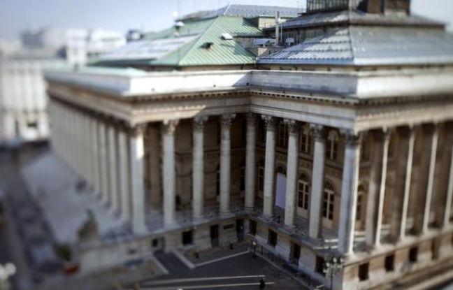La Bourse de Paris, rassurée par le soutien de la BCE à la zone euro, compte sur un feu vert de la Cour constitutionnelle allemande au futur fonds de secours européen et des mesures de relance de la Réserve fédérale américaine pour tenir le cap la semaine prochaine. La Bourse de Paris, rassurée par le soutien de la BCE à la zone euro, compte sur un feu vert de la Cour constitutionnelle allemande au futur fonds de secours européen et des mesures de relance de la Réserve fédérale américaine pour tenir le cap la semaine prochaine.