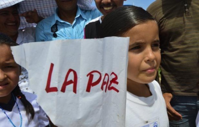 La découverte d'enfants peints en vert et lestés d'explosifs a suscité un vif émoi en Colombie, où les autorités accusent la guérilla des Farc de recourir à des mineurs pour commettre des attentats suicide. La découverte d'enfants peints en vert et lestés d'explosifs a suscité un vif émoi en Colombie, où les autorités accusent la guérilla des Farc de recourir à des mineurs pour commettre des attentats suicide.