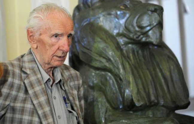 De nouvelles preuves suggérant que le criminel de guerre nazi présumé, le Hongrois Laszlo Csatary, a été condamné à 20 ans de prison à la fin de la Seconde Guerre mondiale en 1945 mais a ensuite pris la fuite, ont été découvertes, a annoncé dimanche un historien. De nouvelles preuves suggérant que le criminel de guerre nazi présumé, le Hongrois Laszlo Csatary, a été condamné à 20 ans de prison à la fin de la Seconde Guerre mondiale en 1945 mais a ensuite pris la fuite, ont été découvertes, a annoncé dimanche un historien.