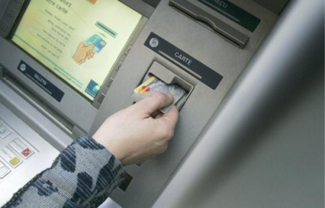 Un distributeur de billets Un distributeur de billets