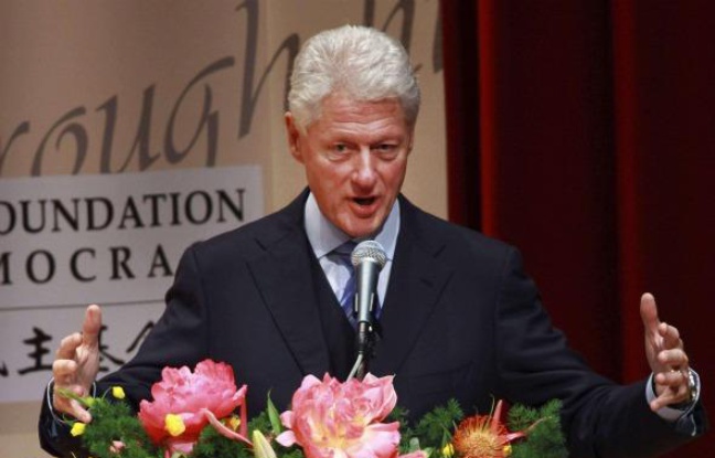 Bill Clinton lors d'une conférence à Taïwan le 14 novembre 2010 Bill Clinton lors d'une conférence à Taïwan le 14 novembre 2010
