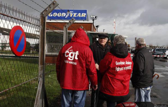 Devant l'usine Goodyear à Amiens. Devant l'usine Goodyear à Amiens.