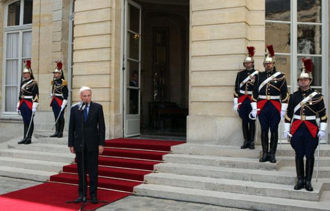 Jean-Marc Ayrault, Premier ministre, à Matignon, le 16 mai 2012. Jean-Marc Ayrault, Premier ministre, à Matignon, le 16 mai 2012.