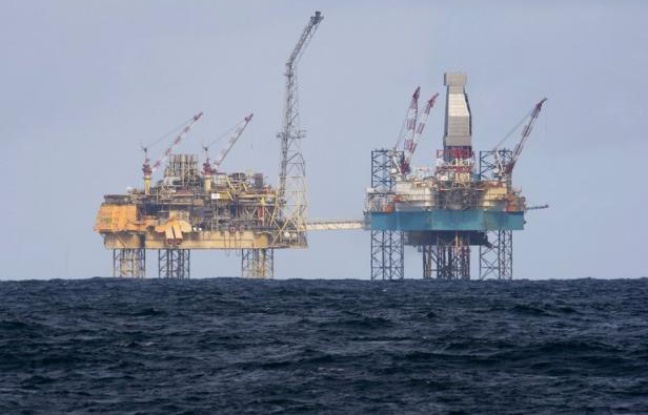 Total lancera dans les prochains jours une intervention visant à arrêter la fuite de gaz qui s'est déclenchée fin mars sur la plateforme Elgin en mer du Nord, a déclaré jeudi le PDG du groupe pétrolier français, Christophe de Margerie. Total lancera dans les prochains jours une intervention visant à arrêter la fuite de gaz qui s'est déclenchée fin mars sur la plateforme Elgin en mer du Nord, a déclaré jeudi le PDG du groupe pétrolier français, Christophe de Margerie.
