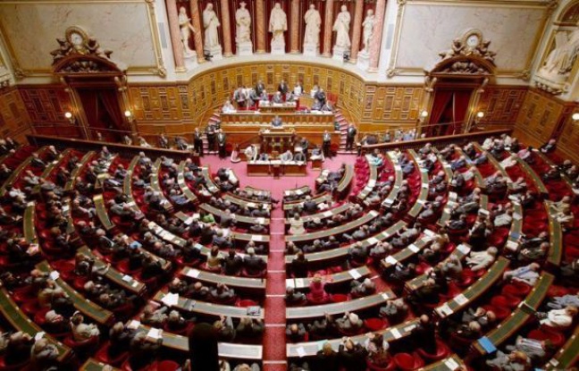 Les députés UMP ont failli faire supprimer mardi un article du budget de l'agriculture mais une suspension de séance, décidée malgré leurs vives protestations, a permis aux députés PS de courir dans les couloirs pour venir grossir les rangs dans l'hémicycle. Les députés UMP ont failli faire supprimer mardi un article du budget de l'agriculture mais une suspension de séance, décidée malgré leurs vives protestations, a permis aux députés PS de courir dans les couloirs pour venir grossir les rangs dans l'hémicycle.