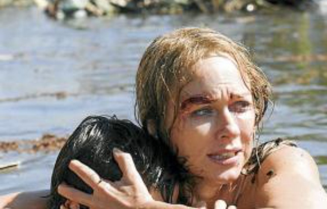 Naomi Watts et son fils, emportés par le tsunami. Naomi Watts et son fils, emportés par le tsunami.