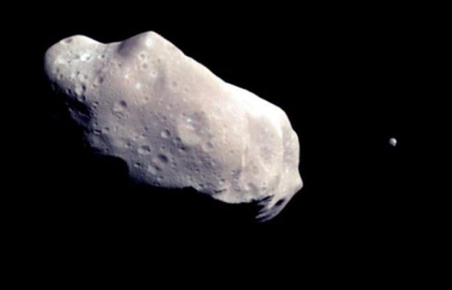 Un astéroïde de la taille d'un porte-avions passera à proximité de la Terre mardi et sera le plus gros à frôler notre planète depuis 1976, indique jeudi la Nasa sur son site internet, tout en soulignant qu'il n'y a aucun danger de collision. Un astéroïde de la taille d'un porte-avions passera à proximité de la Terre mardi et sera le plus gros à frôler notre planète depuis 1976, indique jeudi la Nasa sur son site internet, tout en soulignant qu'il n'y a aucun danger de collision.