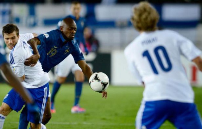 Abou Diaby, lors de la victoire 1-0 de l'équipe de France contre la Finlande, le 7 septembre 2012. Abou Diaby, lors de la victoire 1-0 de l'équipe de France contre la Finlande, le 7 septembre 2012.