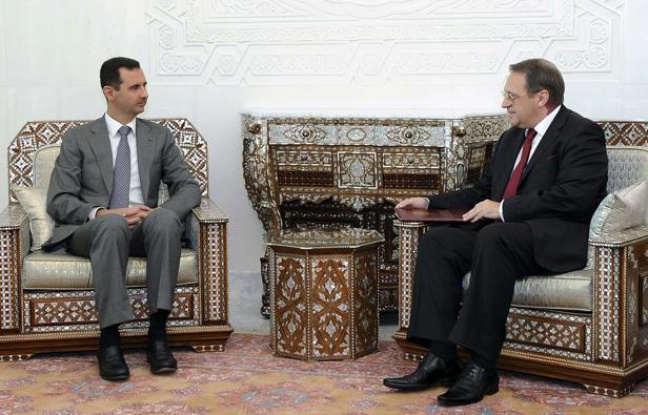 Le président syrien, Bachar al-Assad, et le vice-ministre des Affaires étrangères russe, Mikhail Bogdanov, à Damas, le 29 août 2011.
Le président syrien, Bachar al-Assad, et le vice-ministre des Affaires étrangères russe, Mikhail Bogdanov, à Damas, le 29 août 2011.