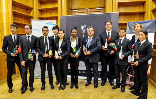 Les onze stagiaires de la première cuvée de l'école de sommeliers Worldsom Les onze stagiaires de la première cuvée de l'école de sommeliers Worldsom