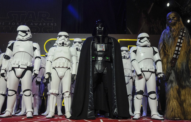 Dark Vador, ses Stormtroopers et Chewbacca lors de l'avant-première à Londres de l'Episode VII Dark Vador, ses Stormtroopers et Chewbacca lors de l'avant-première à Londres de l'Episode VII