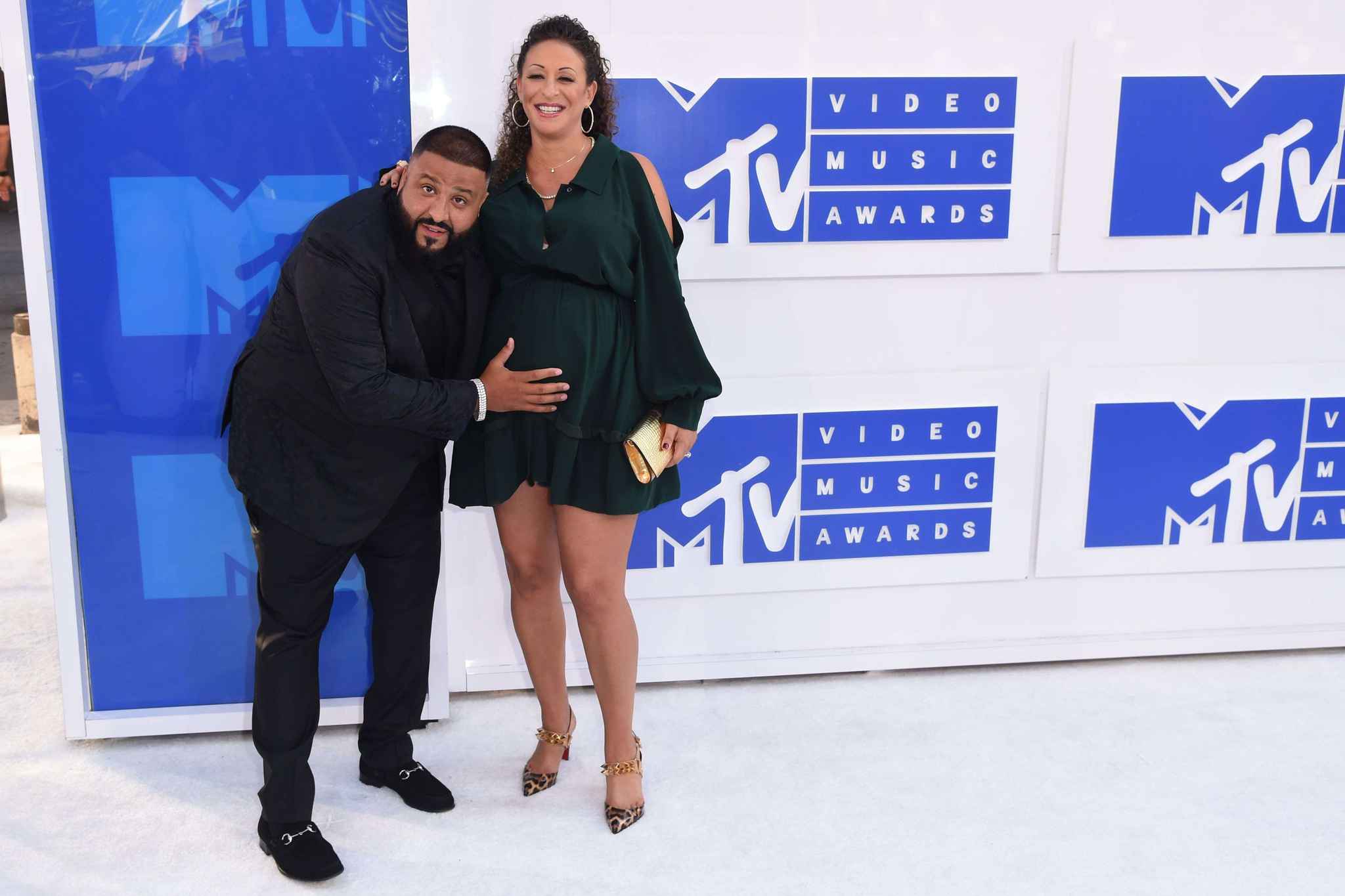 VIDEO. DJ Khaled filme l'accouchement de sa femme sur Snapchat VIDEO. DJ Khaled filme l'accouchement de sa femme sur Snapchat