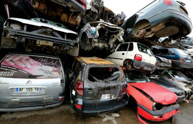 Epaves de voitures conservées chez Careco, société spécialisée dans la dépollution et le démontage des véhicules hors d'usage, le 28 janvier 2015 à Saint-Quentin dans le nord de la France Epaves de voitures conservées chez Careco, société spécialisée dans la dépollution et le démontage des véhicules hors d'usage, le 28 janvier 2015 à Saint-Quentin dans le nord de la France