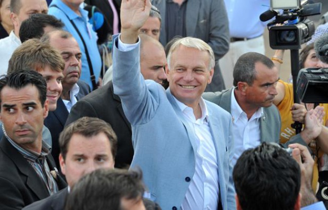 Le Premier ministre, Jean-Marc Ayrault, lors de l'université d'été du PS à La Rochelle (Charente-Maritime). Le Premier ministre, Jean-Marc Ayrault, lors de l'université d'été du PS à La Rochelle (Charente-Maritime).