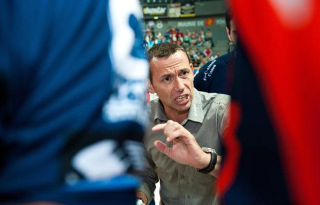 Patrice Canayer, le coach montpelliérain lors du match Toulouse-Montpellier, le 20 octobre 2010. Patrice Canayer, le coach montpelliérain lors du match Toulouse-Montpellier, le 20 octobre 2010.