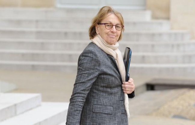 State Reform, Decentralisation and Public Administration Minister , Marylise Lebranchu leaves after the weekly cabinet meeting at Elysee Palace. Paris, FRANCE13 février 2013 State Reform, Decentralisation and Public Administration Minister , Marylise Lebranchu leaves after the weekly cabinet meeting at Elysee Palace. Paris, FRANCE13 février 2013