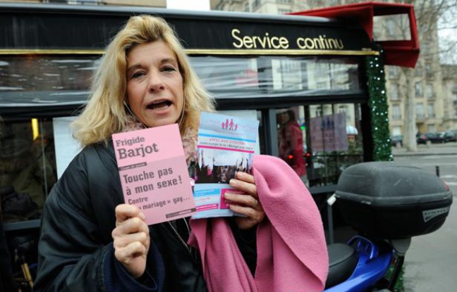 Frigide Barjot, lors de la présentation de son livre «Touche pas à mon sexe», le 9 janvier 2013 Frigide Barjot, lors de la présentation de son livre «Touche pas à mon sexe», le 9 janvier 2013