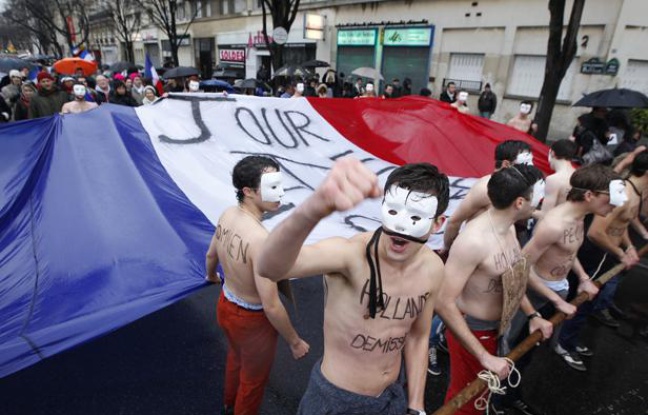 Rassemblées à l'appel du collectif «Jour de colère», un groupe hétéroclite a défilé dimanche à Paris contre François Hollande, le 26 janvier 2014
Rassemblées à l'appel du collectif «Jour de colère», un groupe hétéroclite a défilé dimanche à Paris contre François Hollande, le 26 janvier 2014