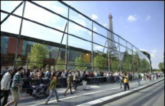 Le musée du quai Branly enregistre une baisse de sa fréquentation de 7%, passant de 1,4 million de visiteurs en 2014 à 1,3 million. Le musée du quai Branly enregistre une baisse de sa fréquentation de 7%, passant de 1,4 million de visiteurs en 2014 à 1,3 million.